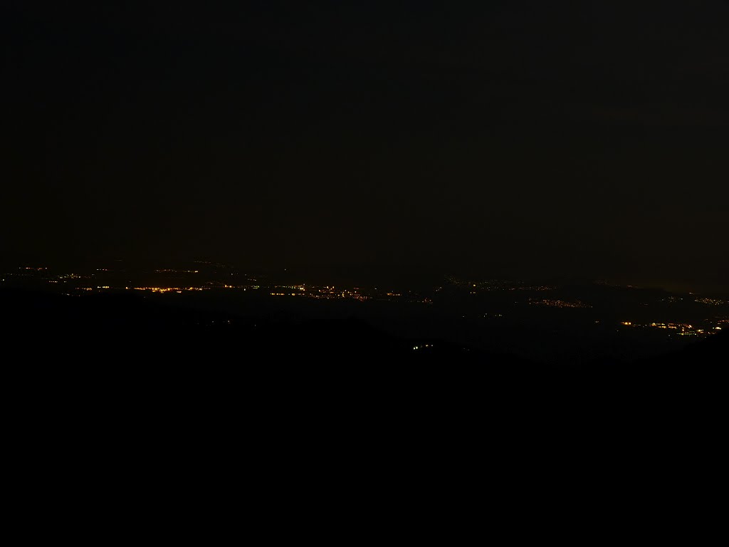 Vista nocturna Pueblos costa Brava desde Montseny by Apatxe