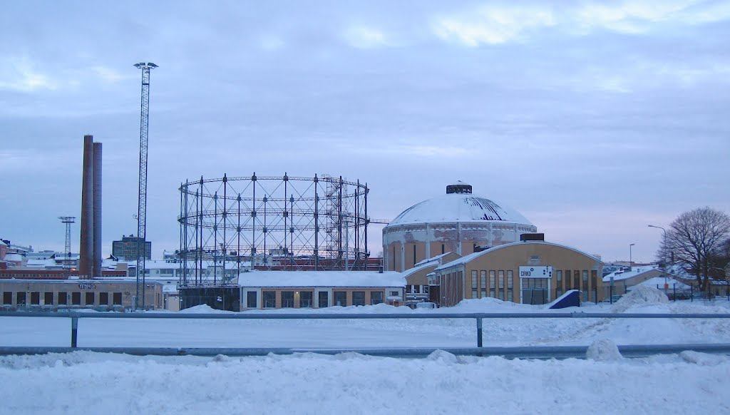 Helsinki, Suvilahti. Vanhat kaasukellot by Ilkka T. Korhonen