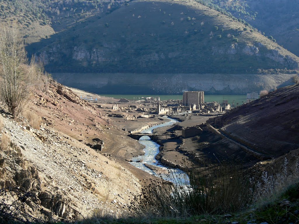 MANSILLA DE LA SIERRA (Pueblo inundado). 2008. 04. Vista desde el puente sobre el Gatón. by Carlos Sieiro del Nido