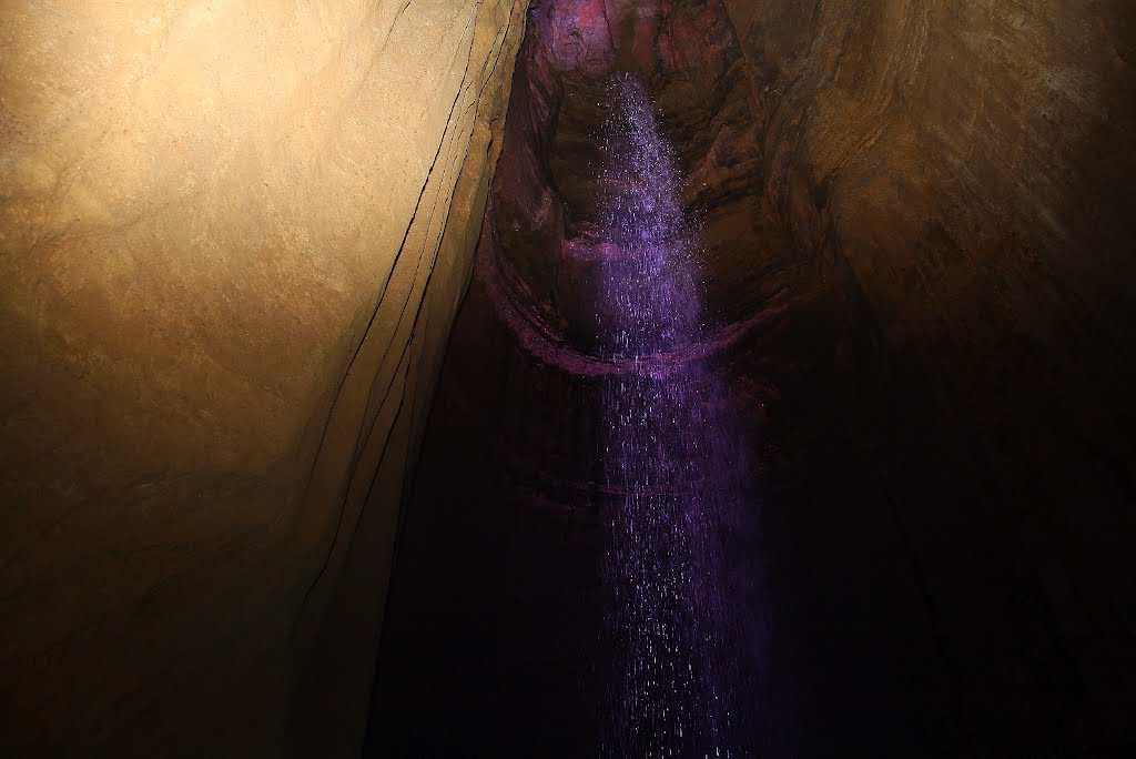 Ruby Falls cave, Chattanooga,TN by GregorP