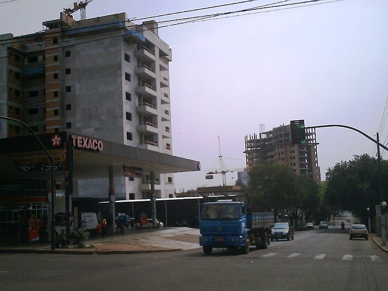 Edificios em construção em Cascavel - Rua Pernambuco (Out-2007) by mike_headbanger