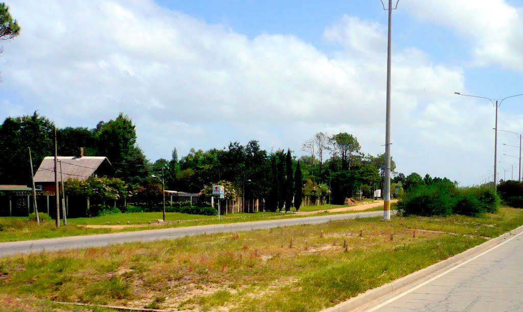 Vista del lado Sur de La Ciudad de la Costa desde Avenida Giannattasio by servicioti