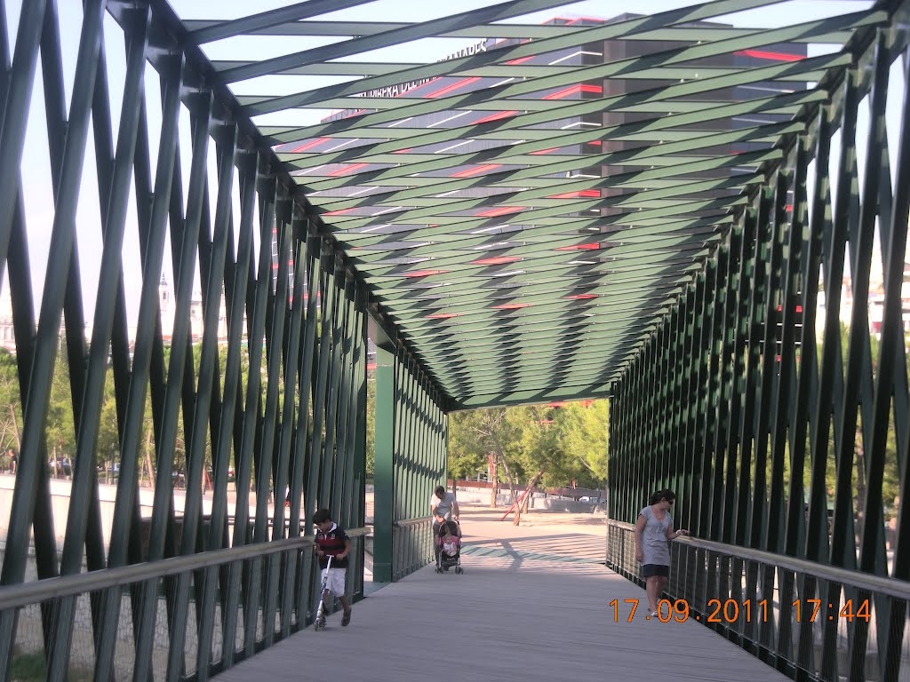 Puente peatonal Madrid Rio by Florian Polanco