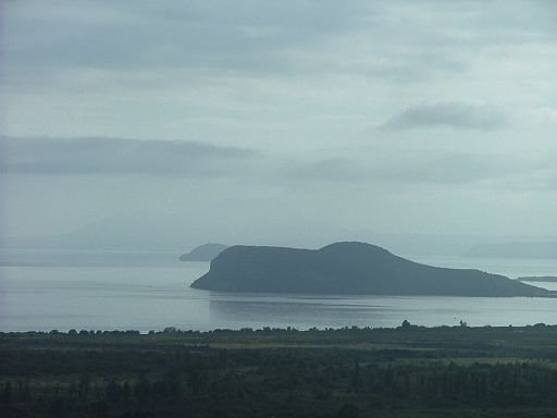 View across the eastern side of Lake Taupo with Motuoapa Peninsula and Motutaiko Island with Tauhara in far distance by EcologistGreg