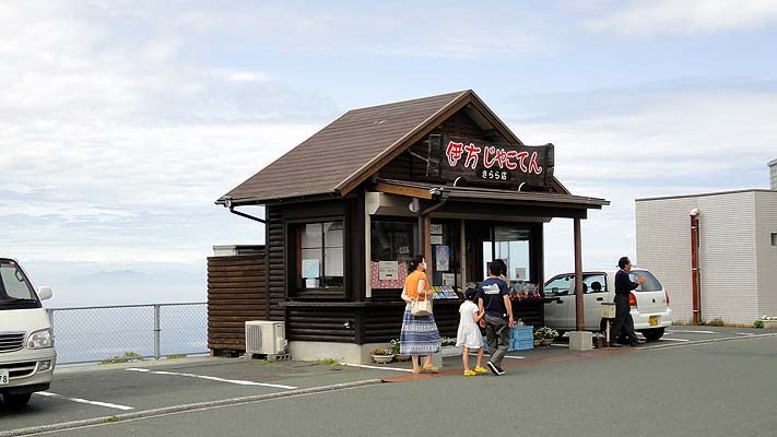 ９日目（5月7日）　道の駅「伊方きらら館」 ここの「じゃこかつ」がジューシーで美味い！ 「じゃこてん」じゃなくて「じゃこかつ」だよ。 by shinji noguchi