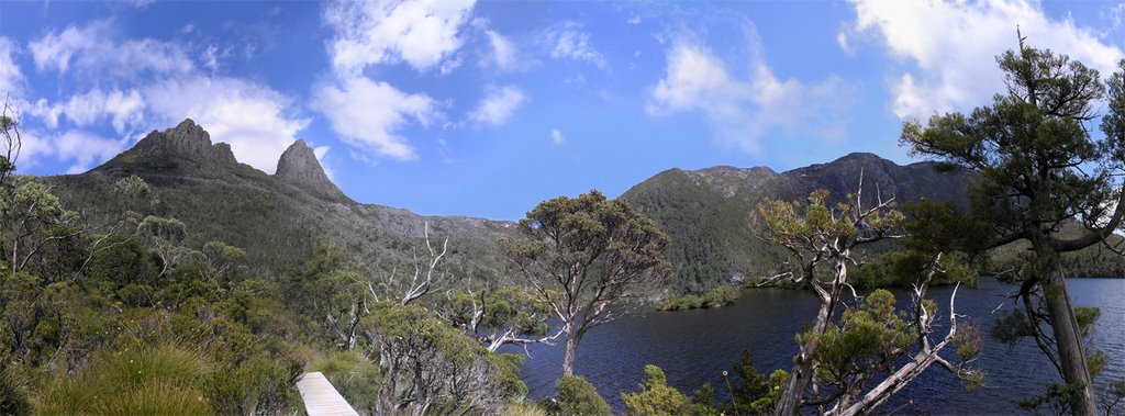 Approaching the southern loop of the Lake Dove walk. by Andrew Royle