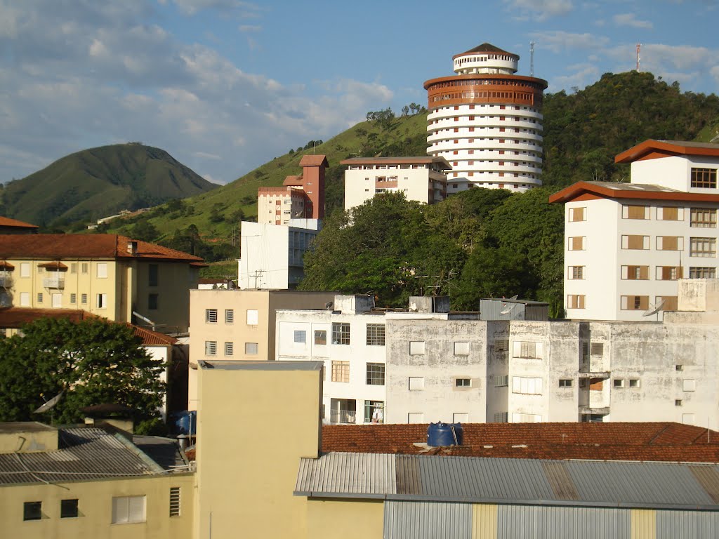 Aguas de Lindoya-Centro e morro pelado by araraponga