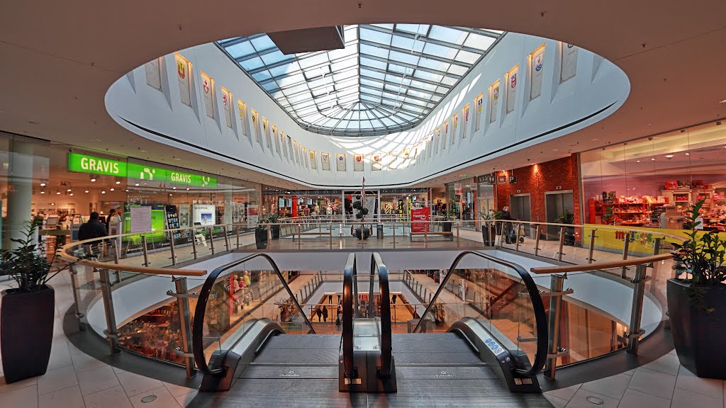 A shopping lagoon: Haerder-Center in Lübeck by Pixfix