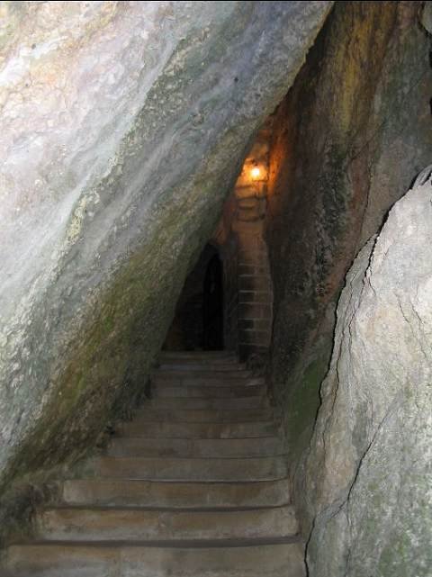 Entrée église rupestre de Vals by vppyr