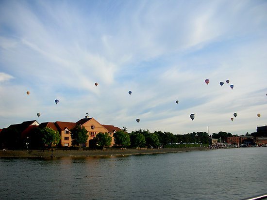 BALLOONS OVER DOCKLANDS by tsums