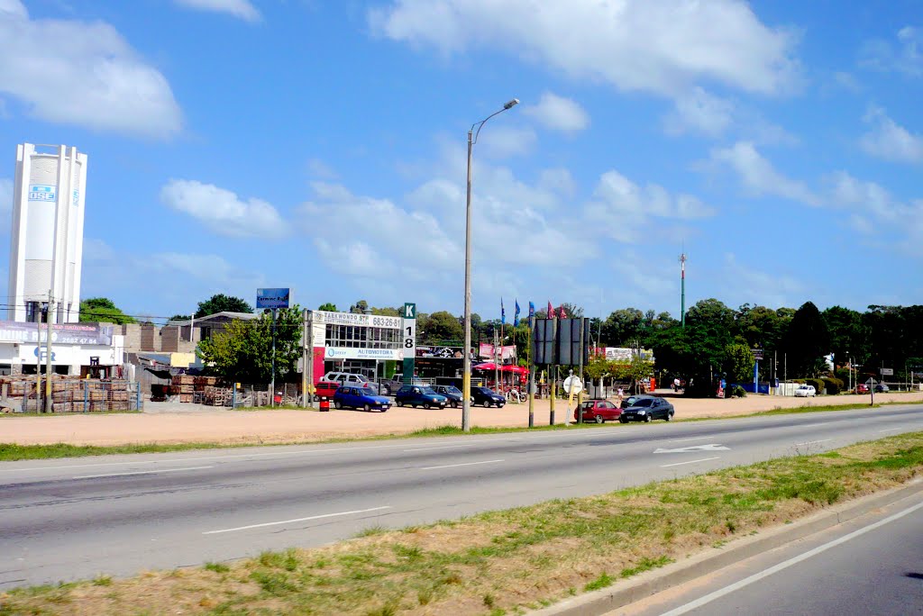 Vista del lado Sur de La Ciudad de la Costa desde Avenida Giannattasio by servicioti