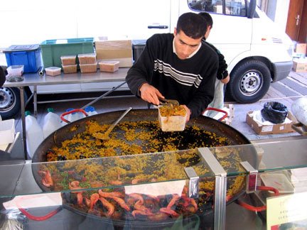 Big Paella Pan at the Marche by bradyou