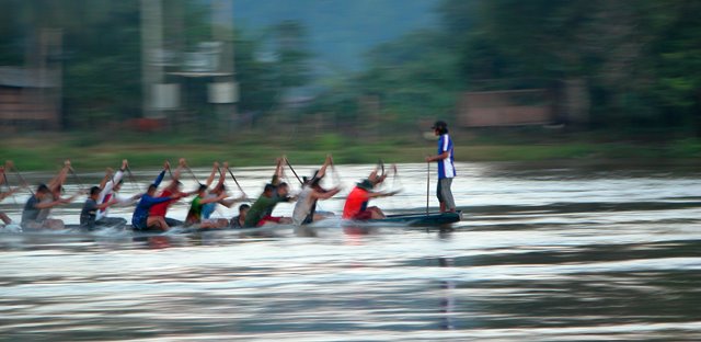 Boat Races on Xe Bang Fai by Ed Baardsen