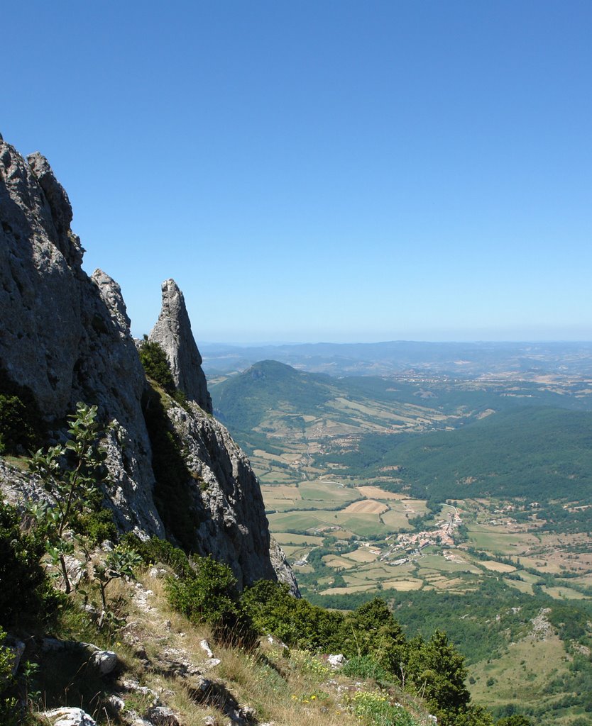 Bugarach rocks by moojo