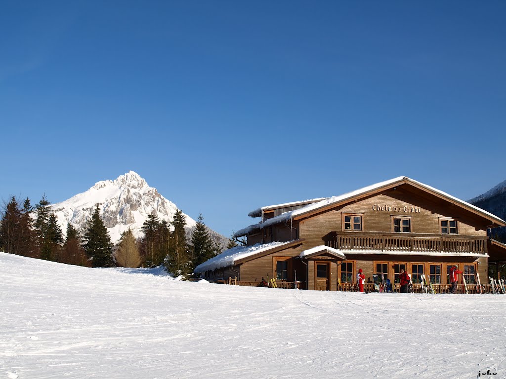 Veľký Rozsutec a Chata na Grúni 970 m.n.m. by < JOKO >