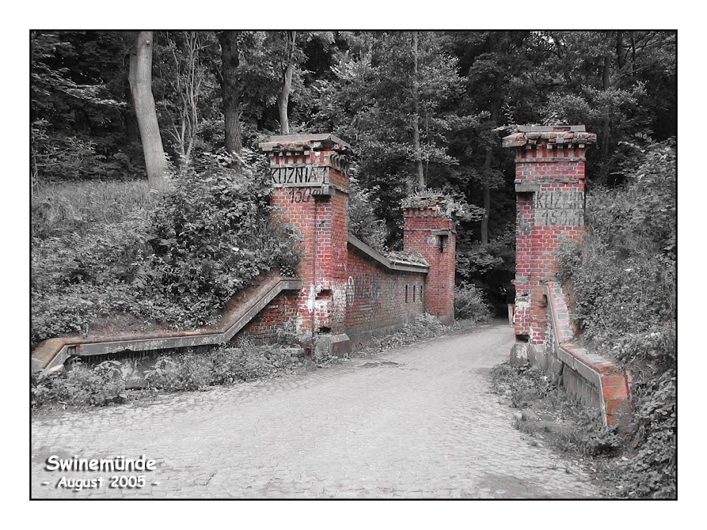 Reste vergangener Tage in Swinemünde - August 2005 by Ostsee Fischkopp