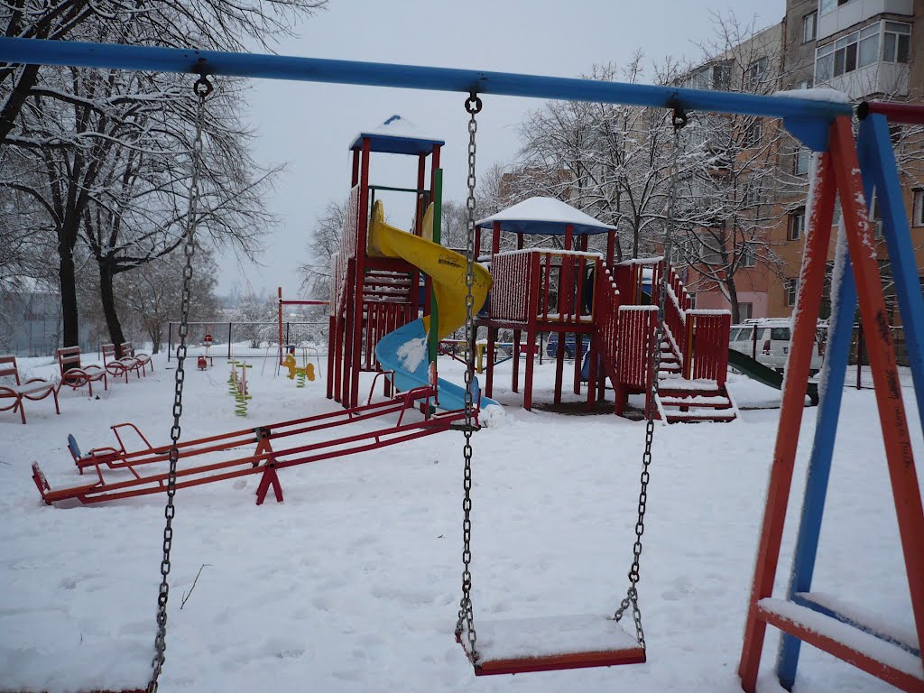 Snowy Playground by melannia