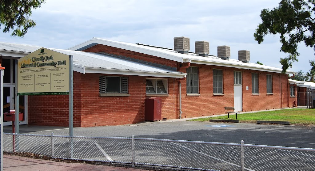 Memorial Community Hall by Phaedrus Fleurieu