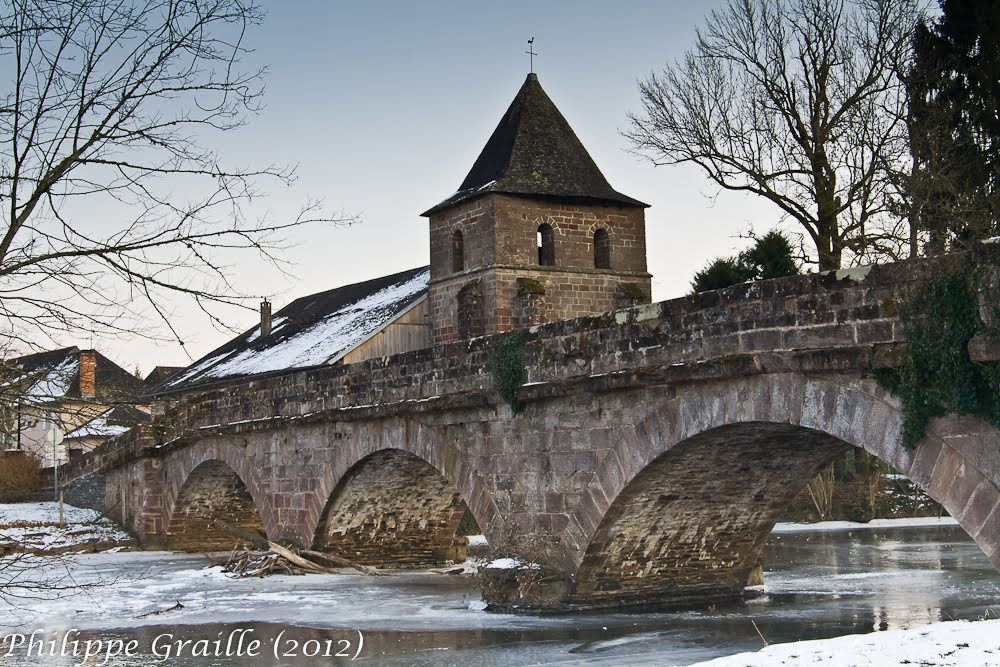 Saint-Viance (Corrèze) - Eglise et pont by Philippe GRAILLE