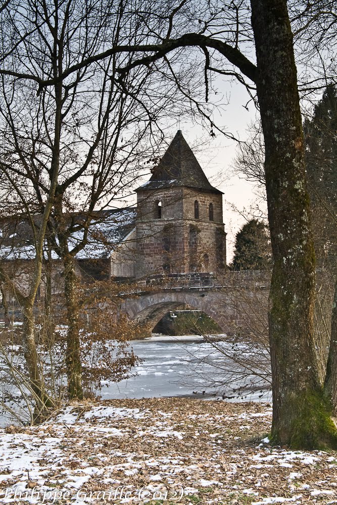 Saint-Viance (Corrèze) - Eglise et pont by Philippe GRAILLE