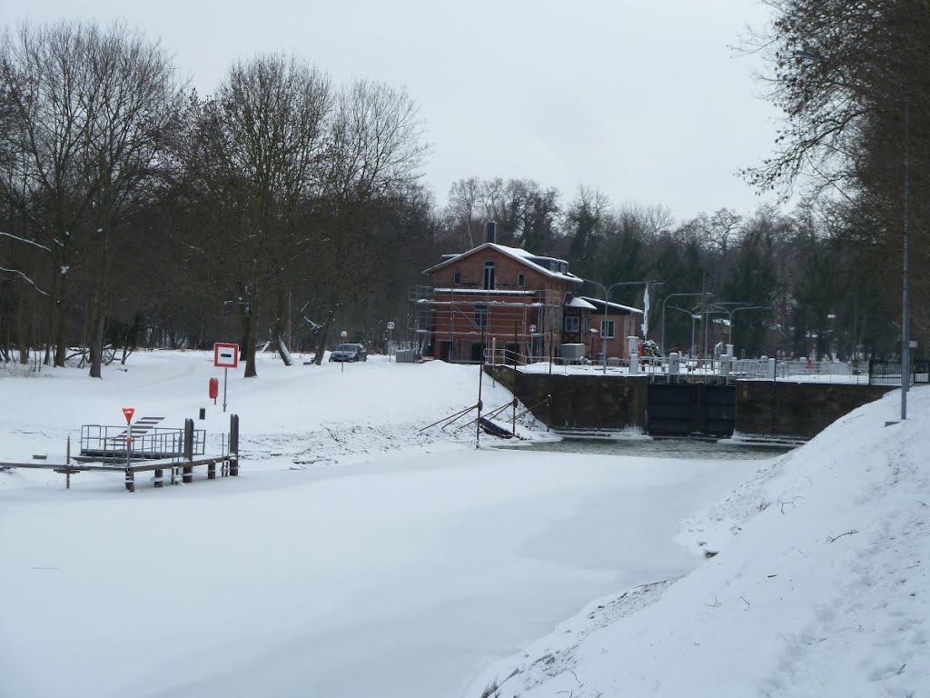 Schleuse Trotha (Forstwerder) by Martin Beitz