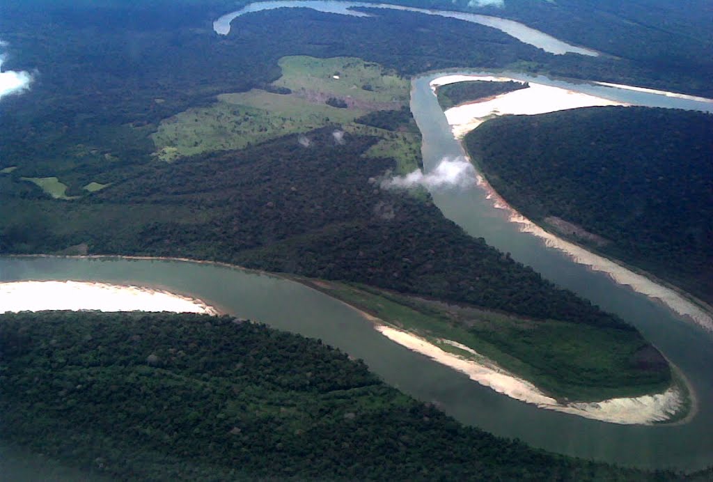 RIO CAQUETÁ LLEGANDO A FLORENCIA by EdgarM