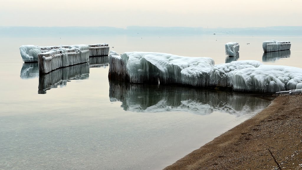 Strand von Boudry, Neuenburgersee, Winter 2012 (VI) by Wilhelm Tell