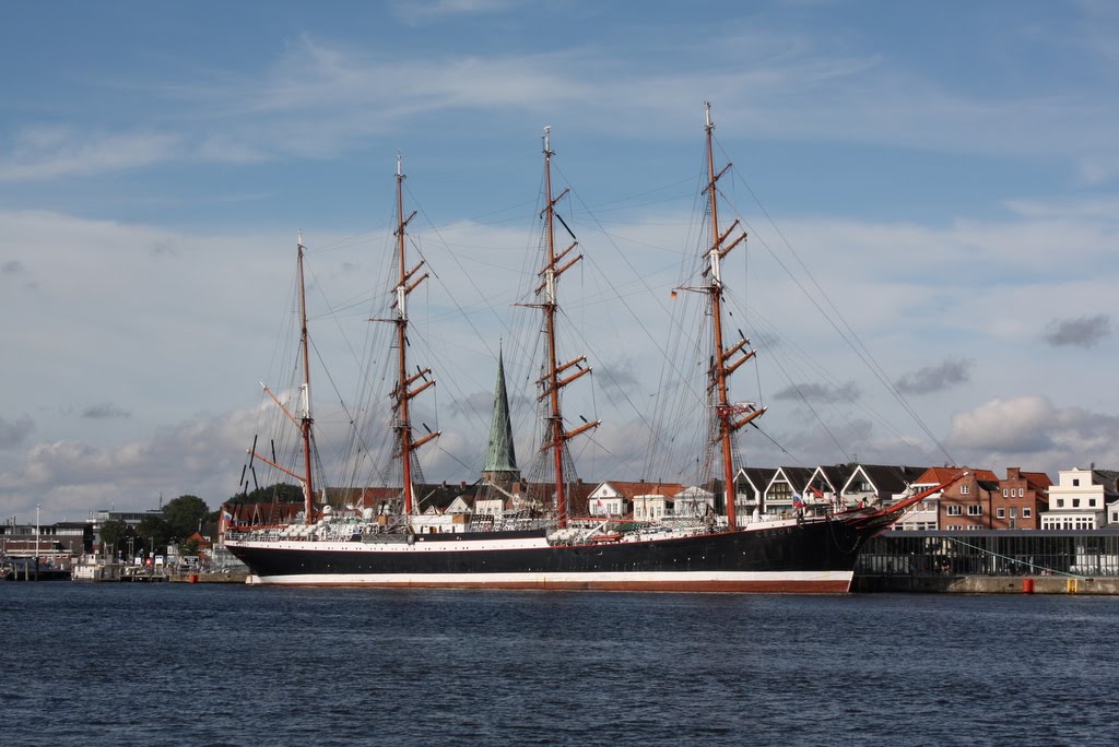 Viermastbark STS SEDOV (Germaniawerft Kiel 1921, ex Magdalene Vinnen, ex Kommodore Johnson) am Ostpreußenkai by Helgoland