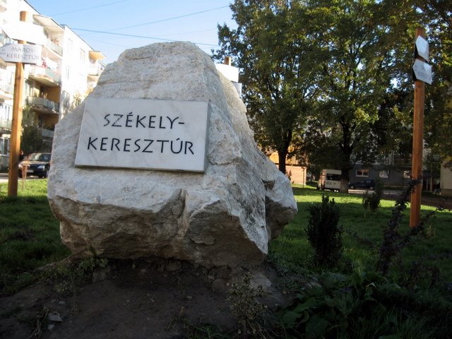 Székelykeresztúri kő by Karoli Czifra