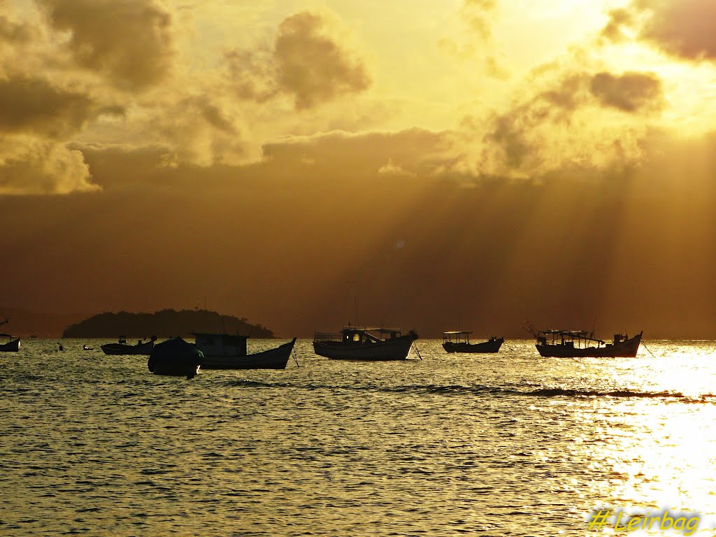 Fim da tarde... - Ponta das Canas - Florianópolis, SC by ►Leirbag