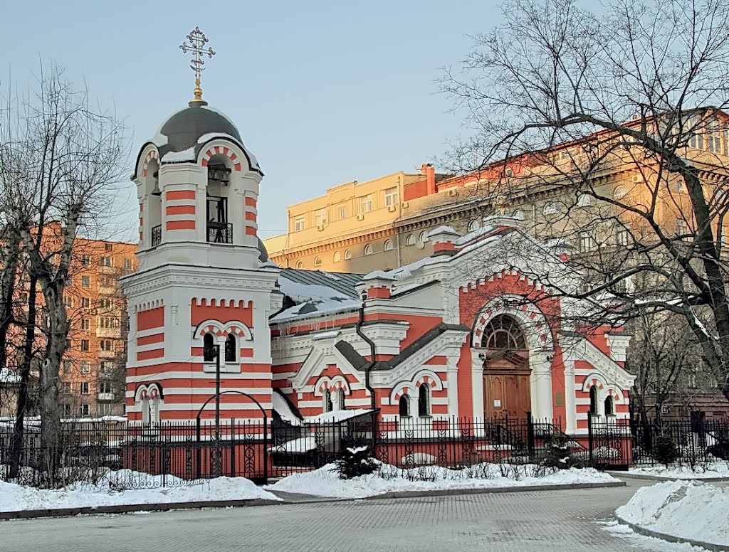 Moscow. Shrine Chapel of the Archangel Michael at Kutuzov house Москва. Храм-часовня Михаила Архангела при Кутузовской избе by Sergey Chernov