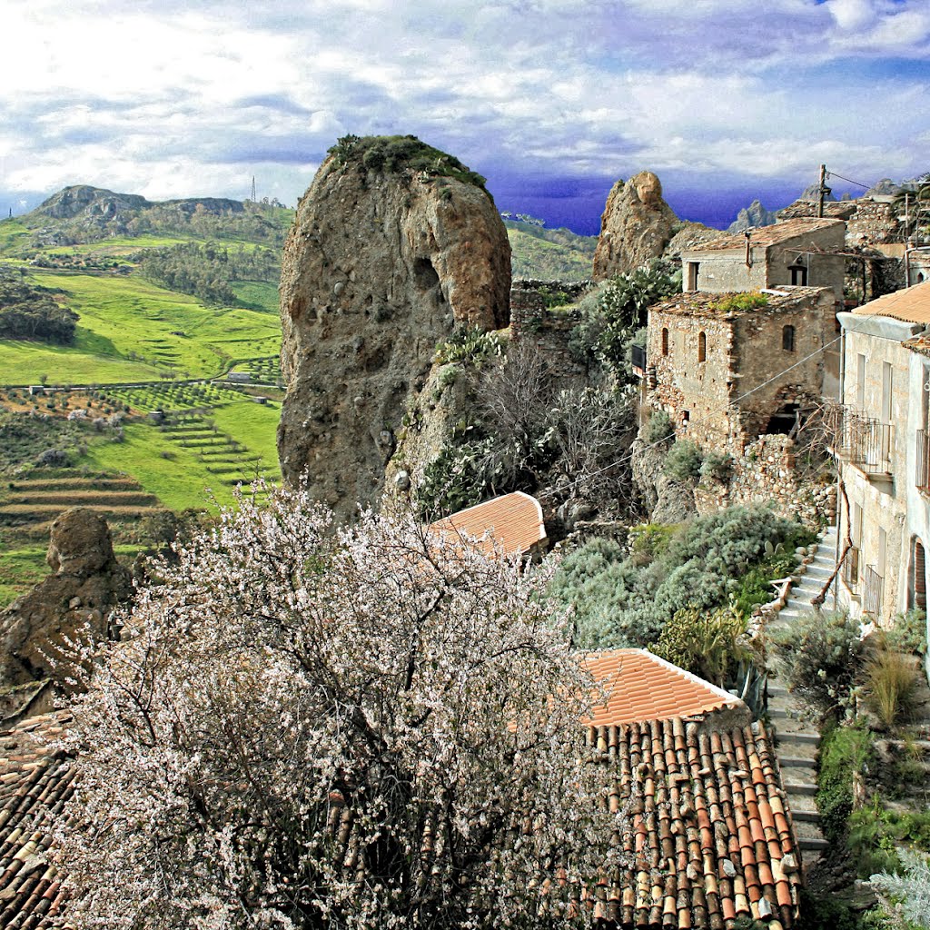 Pentedattilo, RC, Calabria by Pom-Panoramio? YES !