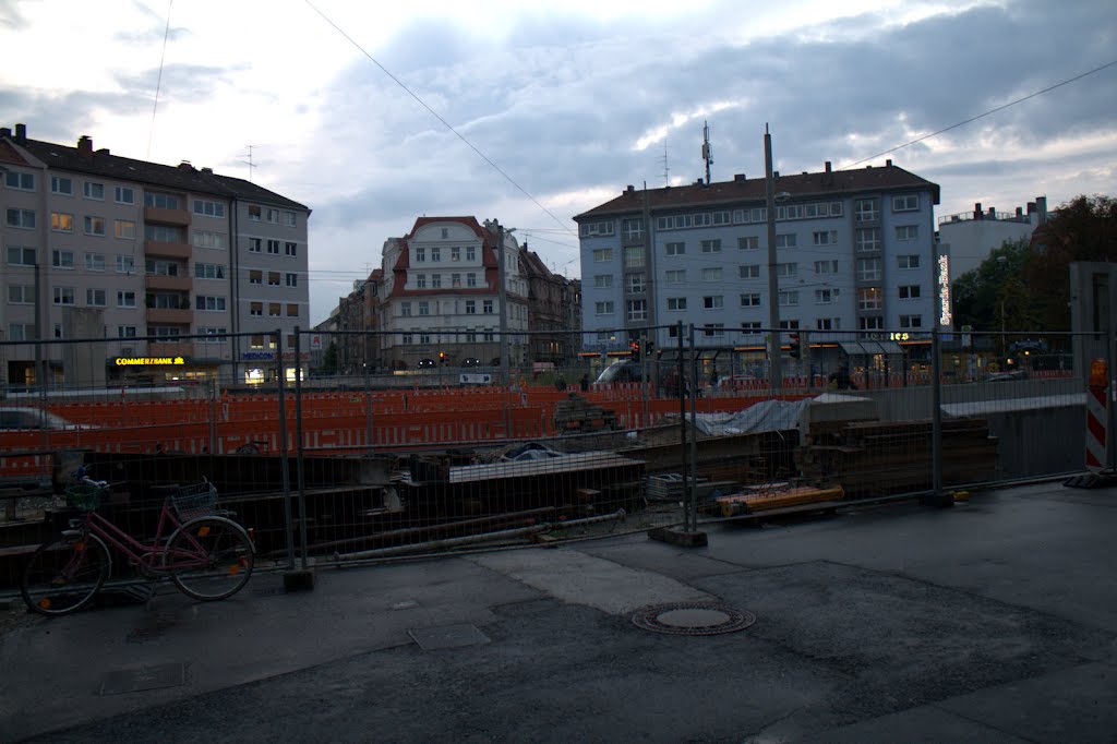 Das ist ein altes Bild von der U3 Baustelle Friedrich-Ebert Platz in Nürnberg. Das Gelände sieht heute beschissen aus! by ochsenkuehn