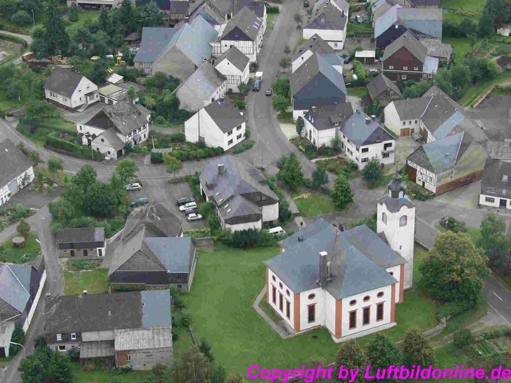 Kirche Kleinich, 2004 (Original bei http://www.luftbildonline.de) # by Luftbildonline