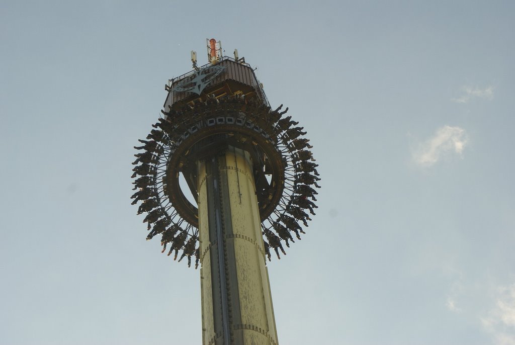 Freefalltower Screm in Heidepark by axel_moeller