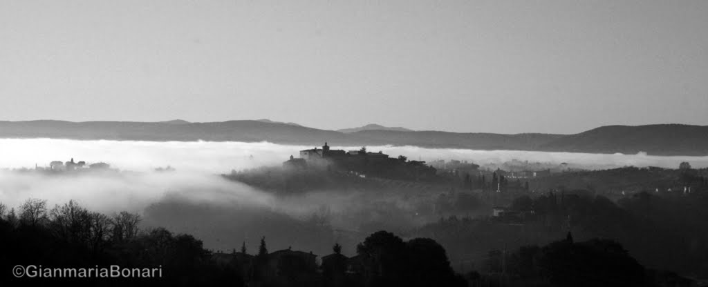 Monastero nella nebbia, Siena by Gianmaria Bonari