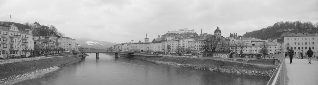 Salzach, Altstadt und Schloss by Ihor Lobashov