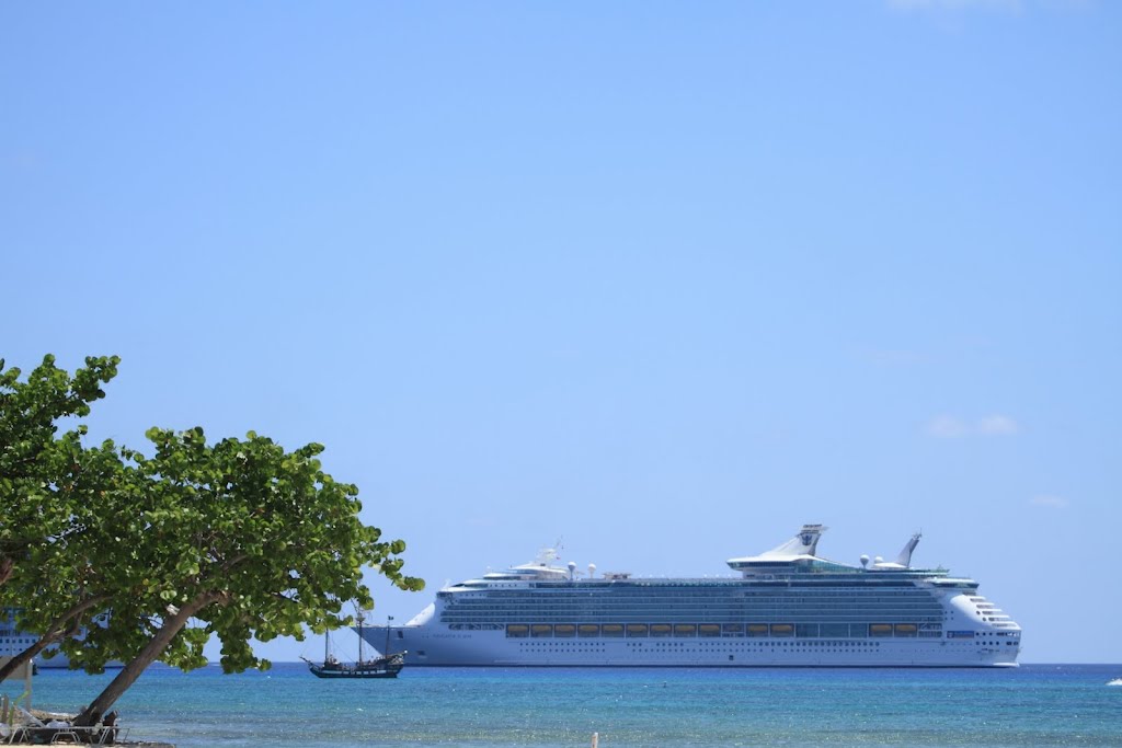 Treasure Island Condos, Seven Mile Beach, Grand Cayman, Cayman Islands (BWI) by virt_