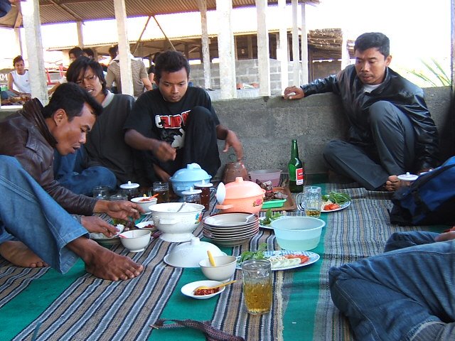 Eating near beach of Parangtritis by vespa.amsterdam