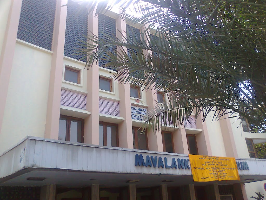 OutsideMavalankar Auditorium, Rafi Marg, New Delhi by suchitaxaxa