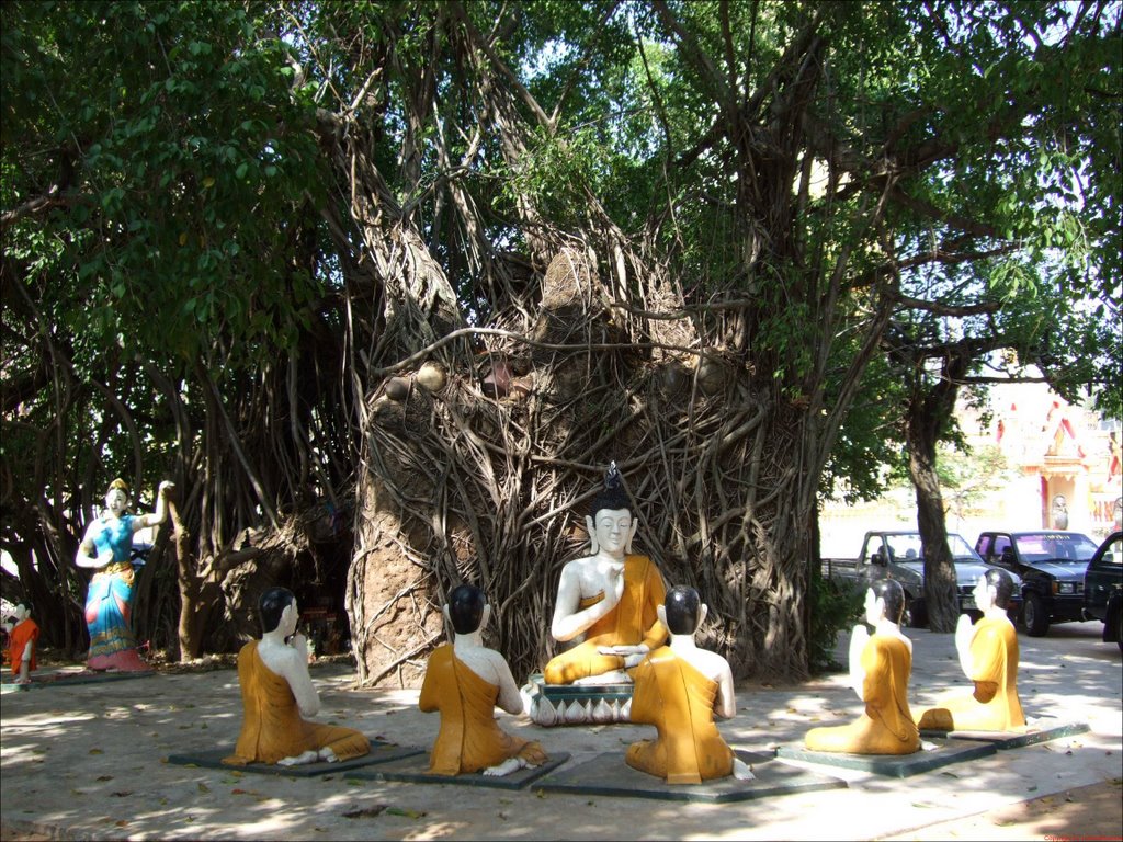 Wat Burapha by HelmutRessler