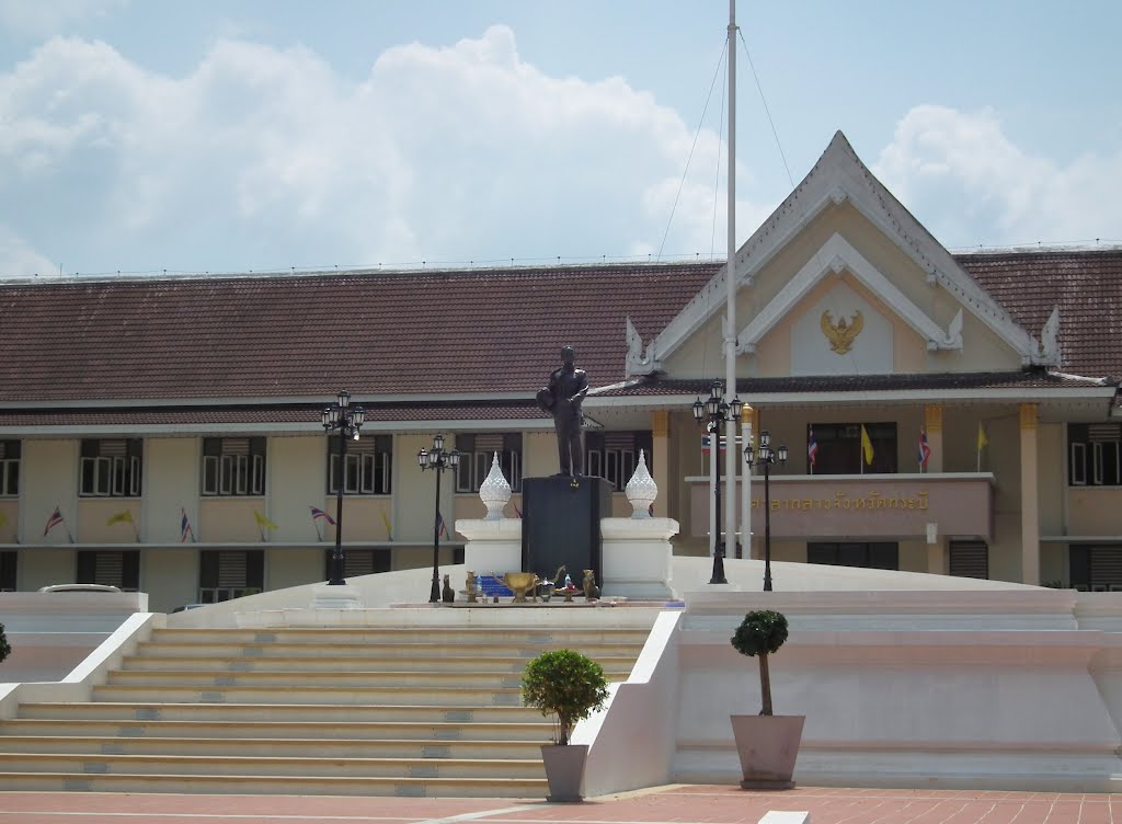 King Rama V at Krabi City Hall by pr8ngkiet