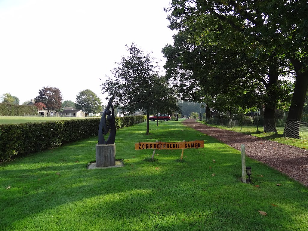 Sculpture in front of Zorgboerderij Samen at the Venraijseweg by Willem Nabuurs