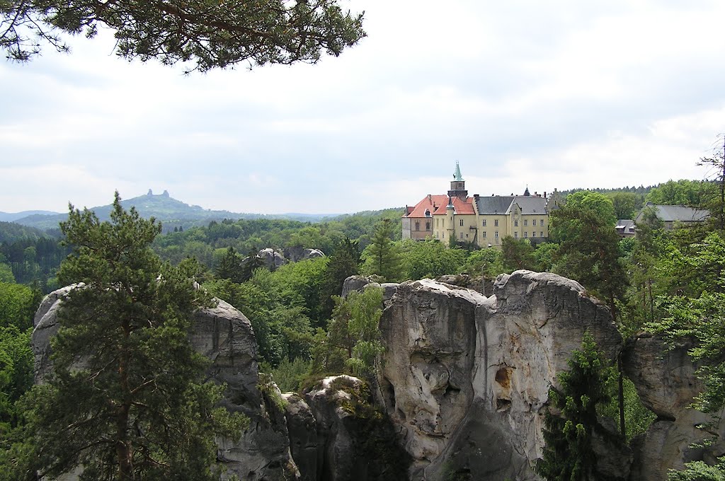 Trosky a Hrubá Skála by Bača