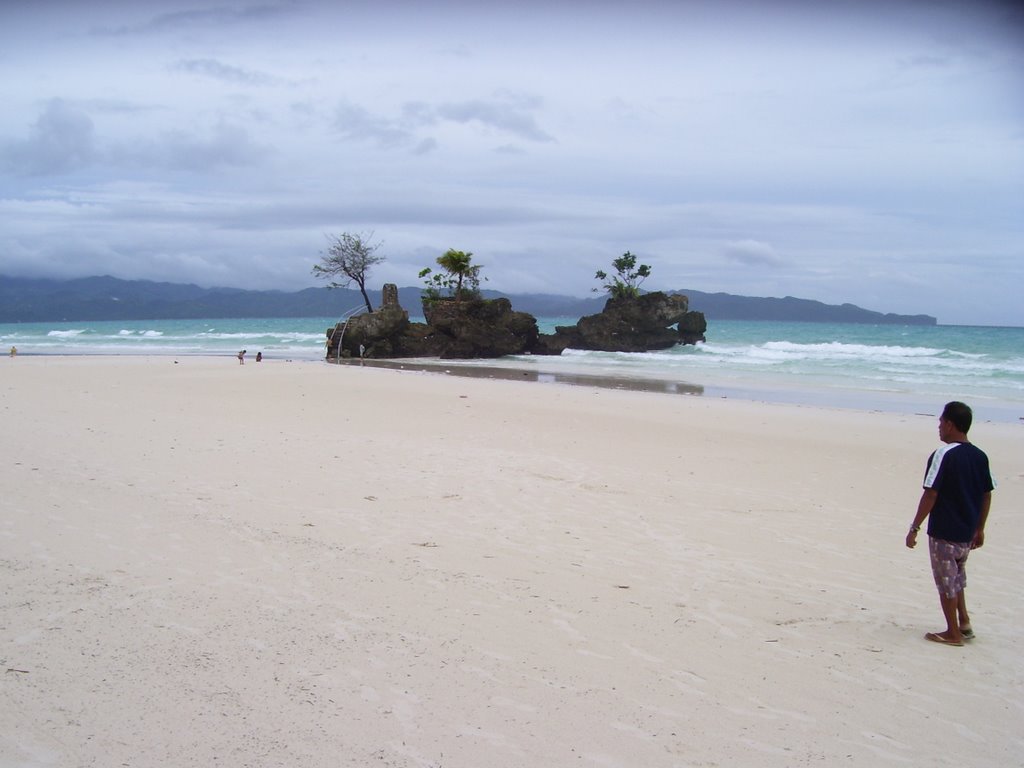 Boracay by Istvan Hidvegi