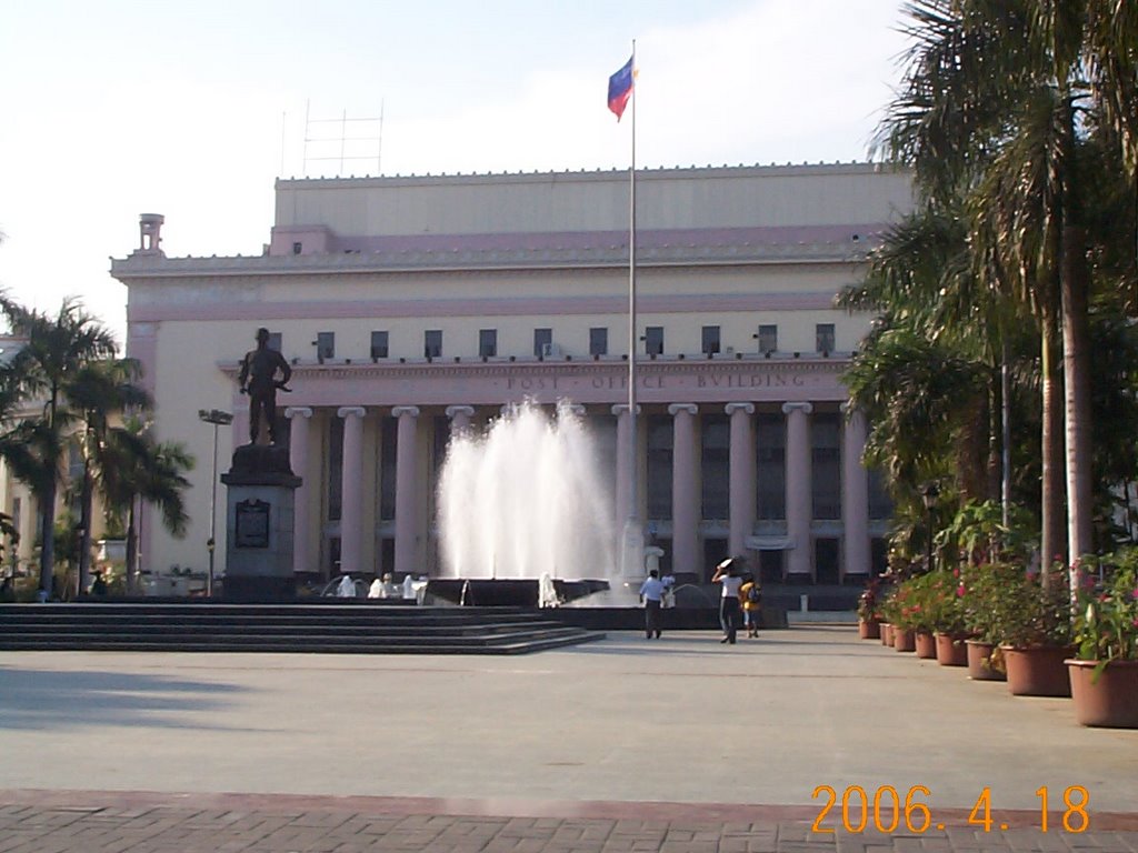 Manila Post office by Istvan Hidvegi