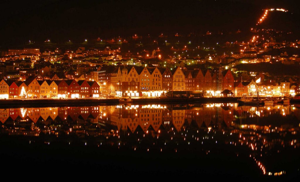 Bergen Harbour by night by Humlen