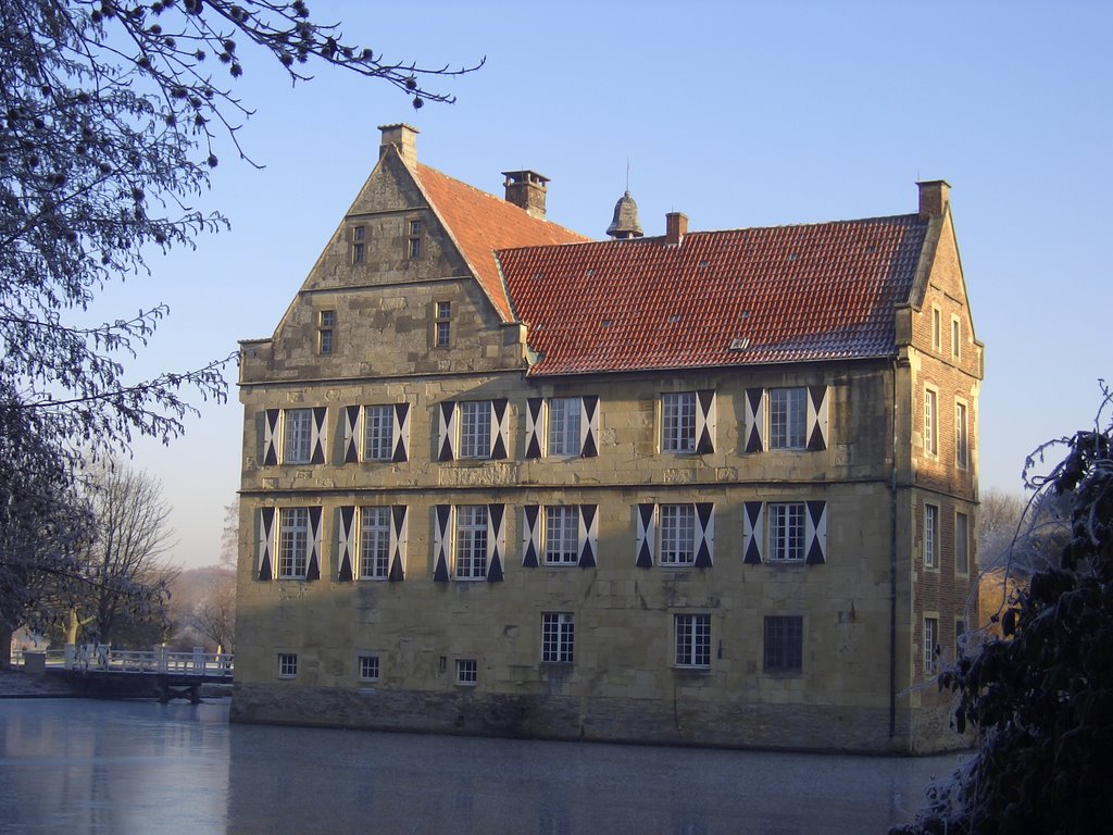 Burg Hülshoff im Winter by gustl