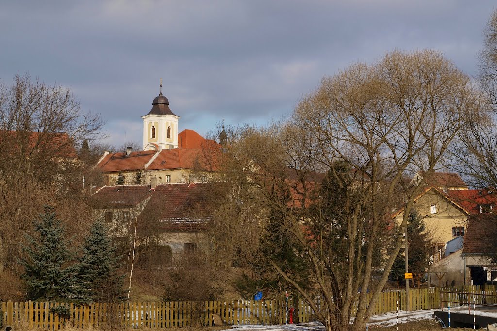 Pohled ke kostelu, Únětice by Pavel Kacl