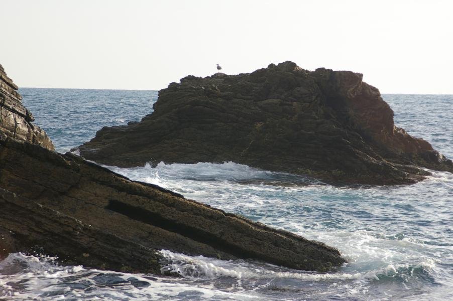 Rochas e mar em Vernazza by GCabanita